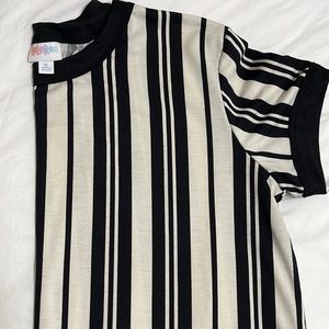 XL Lularoe Liv Shortsleeved Top- EUC